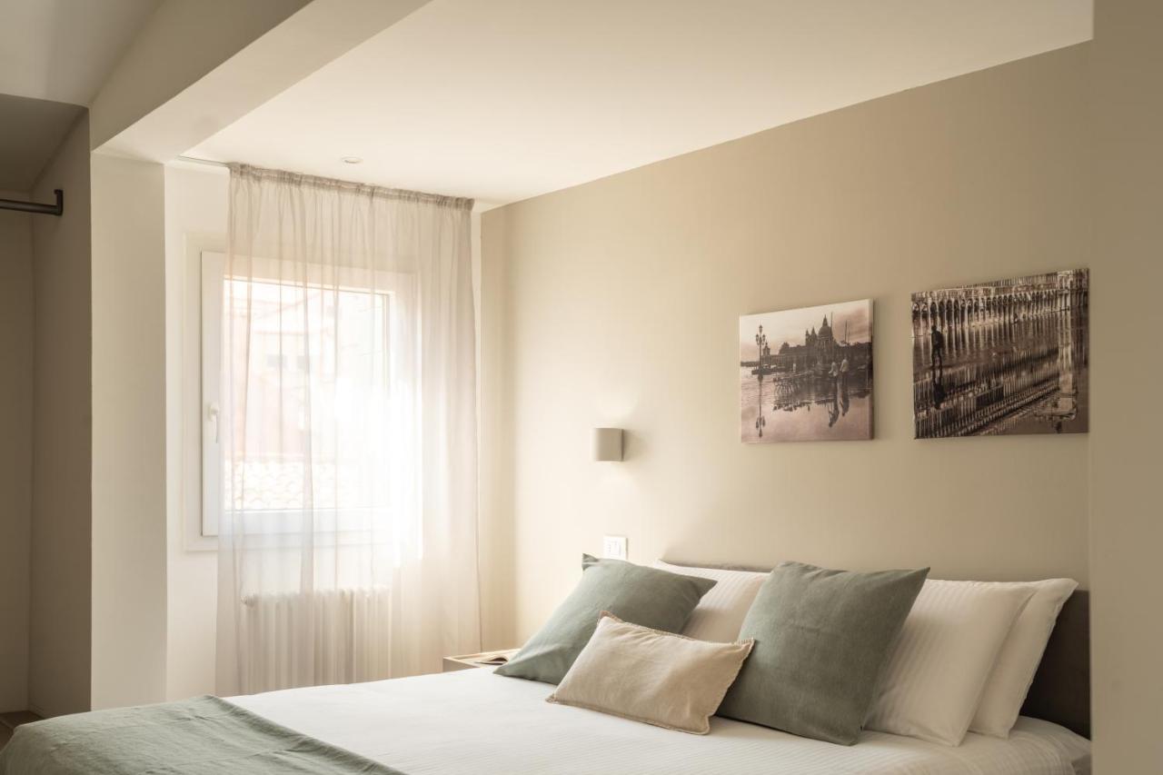 Sant'Aponal Cozy Apartment With Balcony R&R Venedig Exterior foto