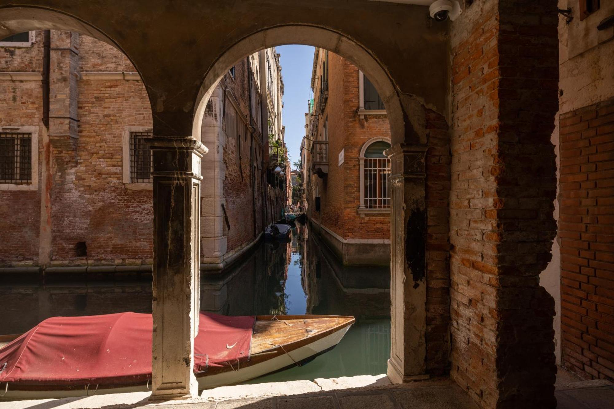 Sant'Aponal Cozy Apartment With Balcony R&R Venedig Exterior foto